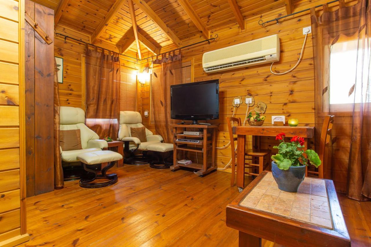 Invito Villa Rosh Pinna Exterior photo